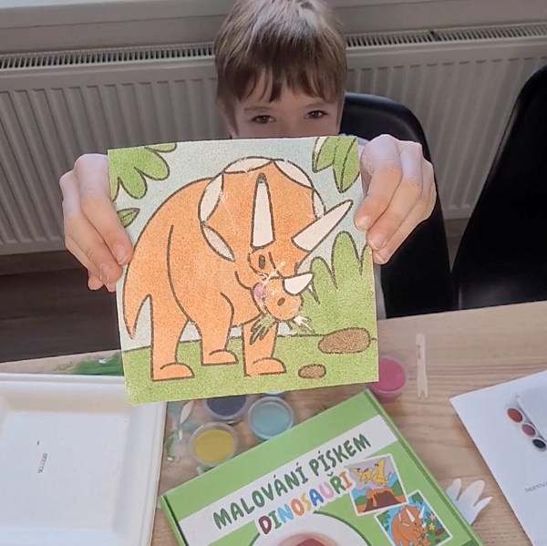dinosauří aktivity - malování pískem a loutkové divadlo