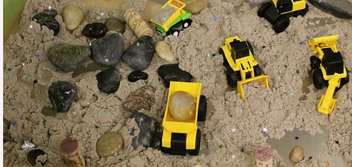 8 tipů, jak si vyhrát s kinetickým pískem - sensory play