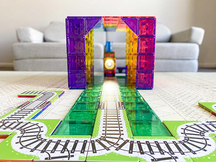 magnetické dlaždice - srovnání značek magnetických stavebnic Connetix Tiles a Learn and Grow Toys