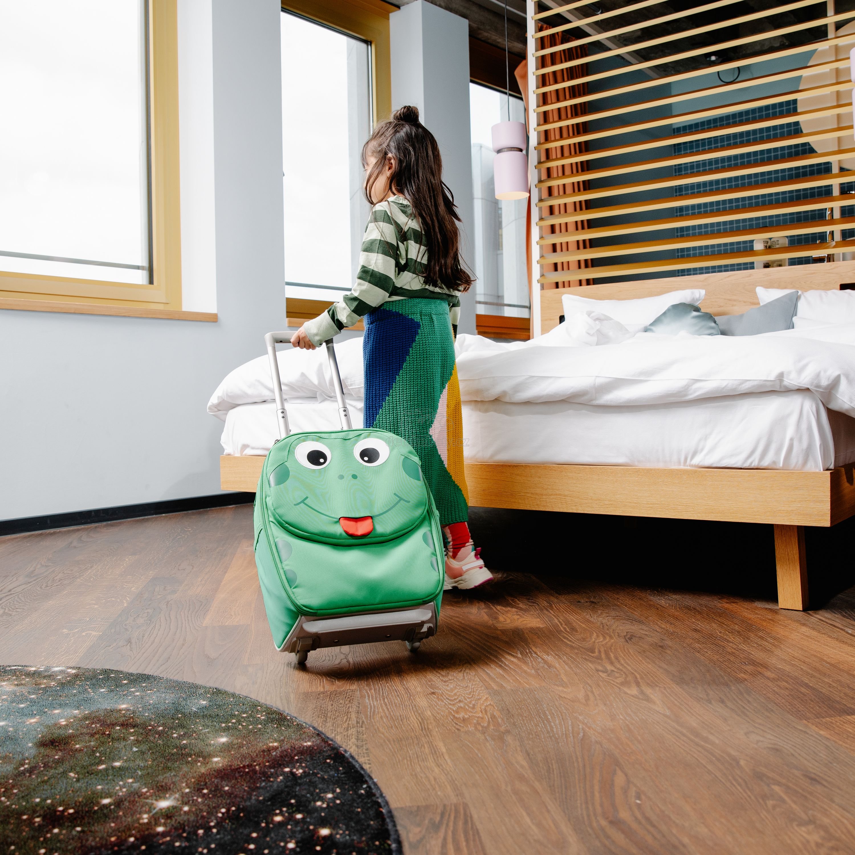 Dětský cestovní kufřík Affenzahn Trolley Finn Frog - green (obrázek 10)