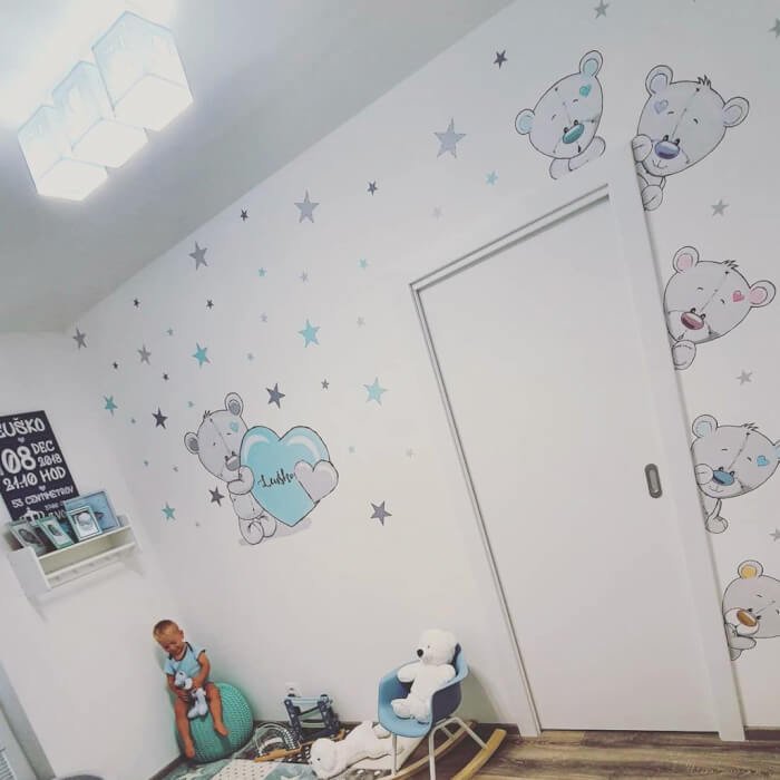 INSPIO dětské samolepky na zeď - Šedí plyšoví medvídci kolem dveří N.1 – VPRAVO OD DVEŘÍ (obrázek 3)