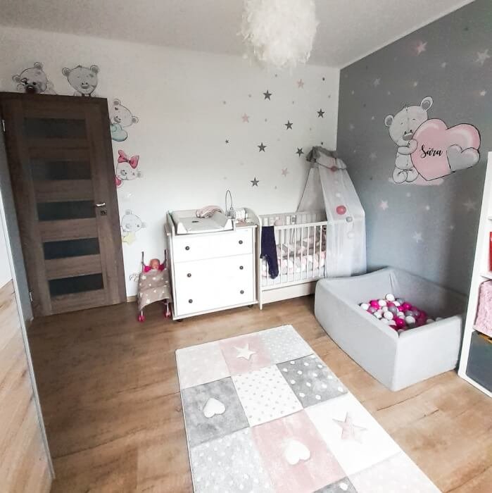 INSPIO dětské samolepky na zeď kolem dveří - Šedí plyšoví medvídci II N.1 – VPRAVO OD DVEŘÍ (obrázek 4)