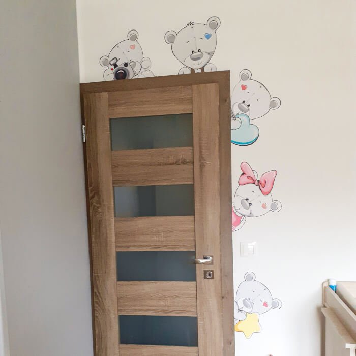 INSPIO dětské samolepky na zeď kolem dveří - Šedí plyšoví medvídci II N.2 – VLEVO OD DVEŘÍ (obrázek 3)