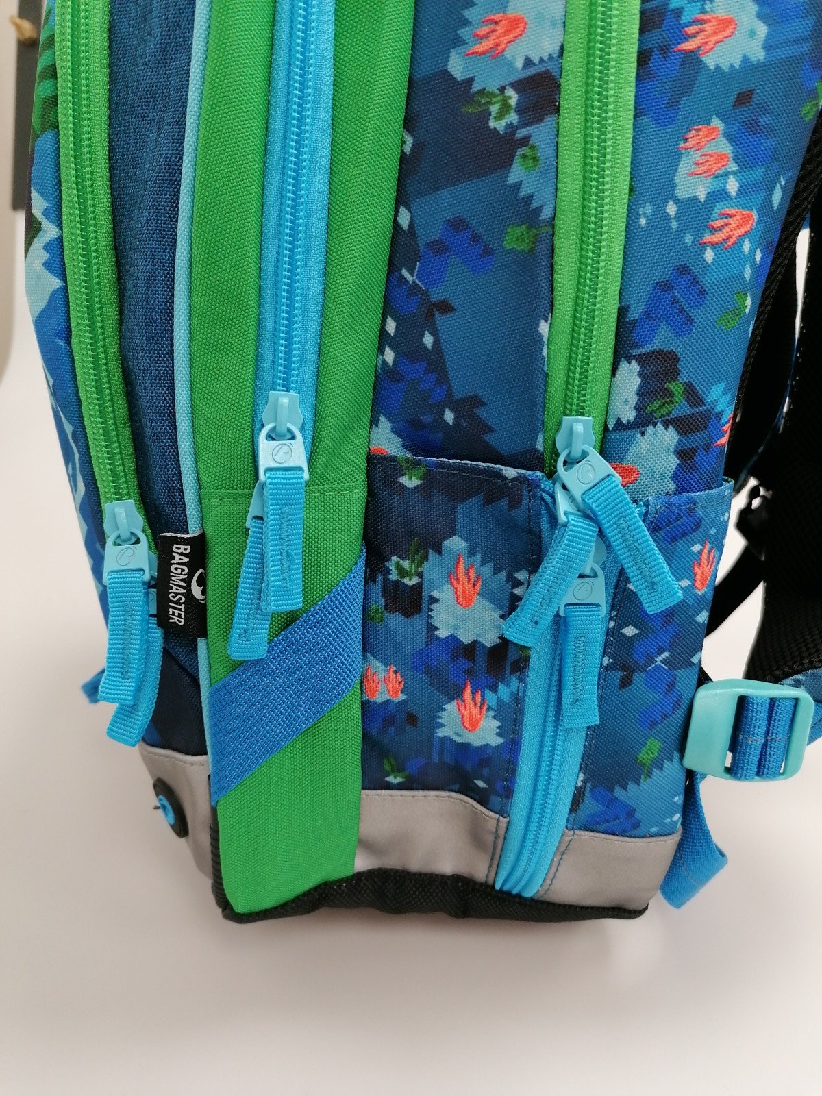 Bagmaster ALFA 21 B školní tříkomorový batoh - kostičky (obrázek 12)
