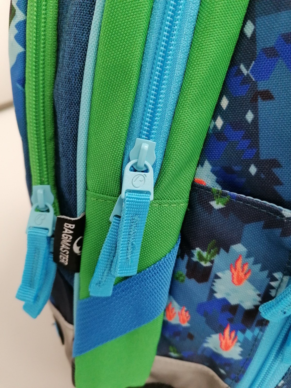 Bagmaster ALFA 21 B školní tříkomorový batoh - kostičky (obrázek 13)